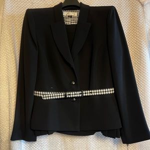 NWT Tahari Skirt Suit 10P